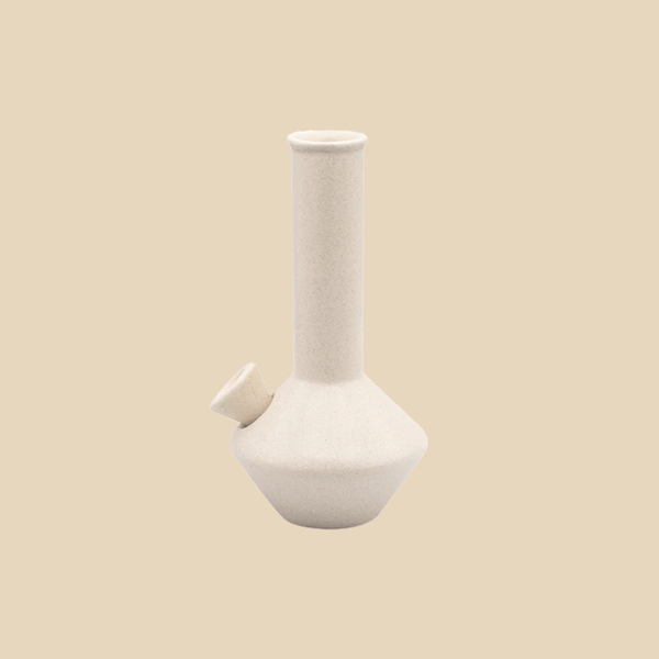 Die Keramik-Bong Pleasure Point im Farbton Dust wird liebevoll von Hand gefertigt. (Bild: AURIEY)