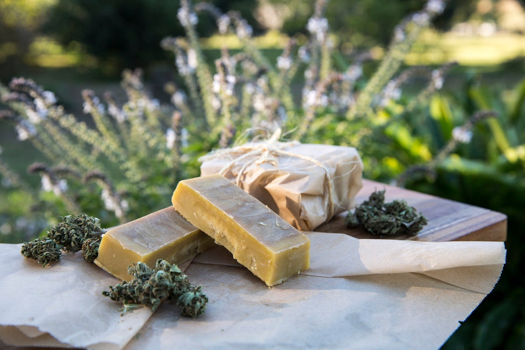 Cannabutter selber machen: Anleitung, Dosierung und Tipps
