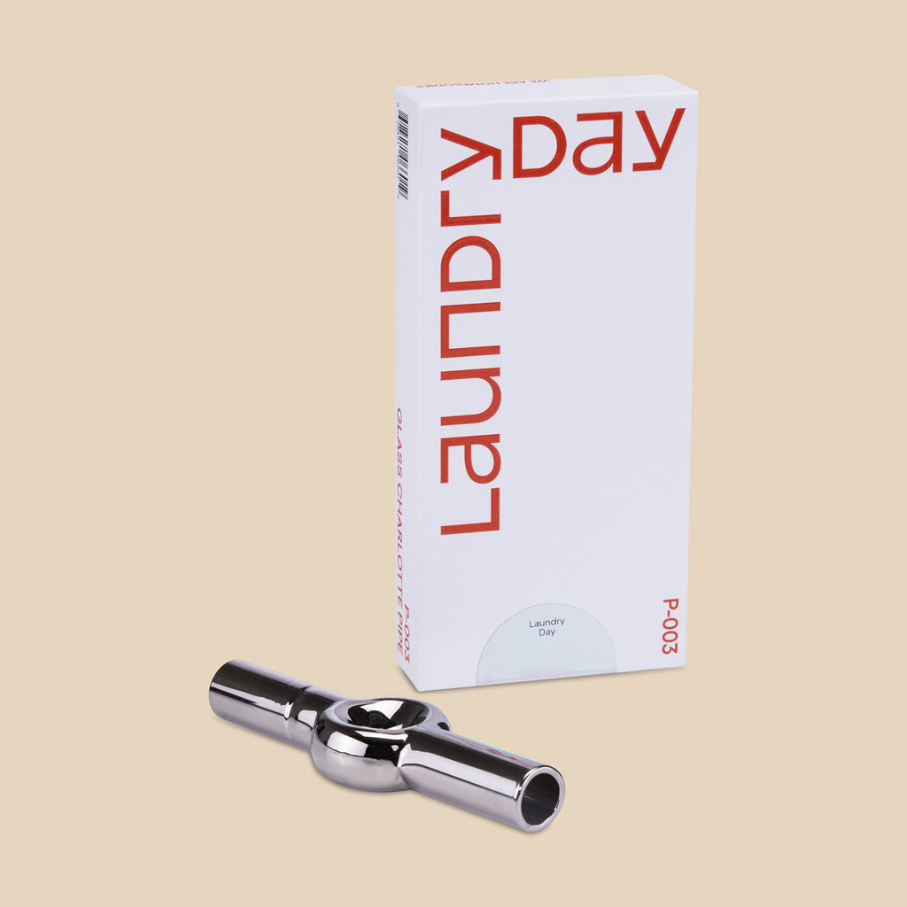 Unsere Charlotte Pipe von Laundry Day liegt neben  neuer Verpackung (Bild: AURIEY)