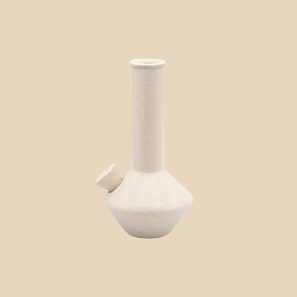 Die Keramik-Bong Pleasure Point im Farbton Dust wird liebevoll von Hand gefertigt. (Bild: AURIEY)